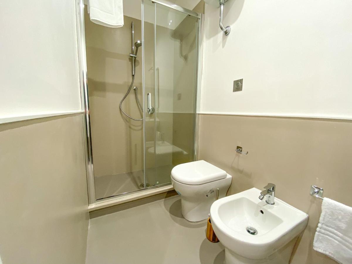 Hotel Domus Pisanelli à Naples Extérieur photo